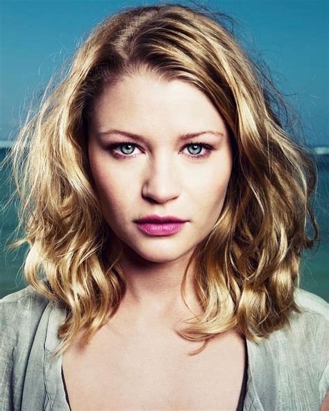 Emilie de Ravin (@emiliede